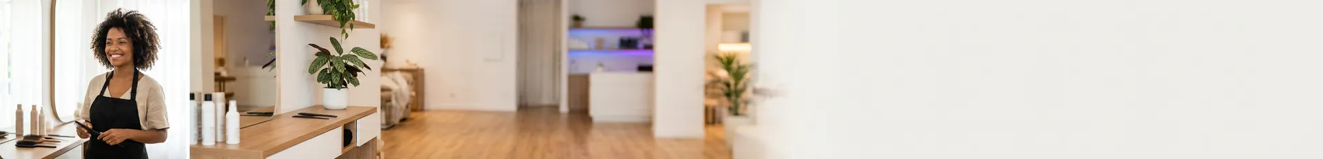 Profissional sorridente em um salão claro e espaçoso
